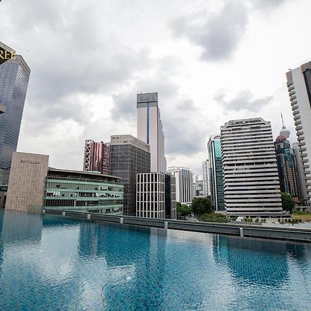 Ph Suites At Pavilion Bukit Bintang Kuala Lumpur Dış mekan fotoğraf The swimming pool at the 33rd floor of the hotel