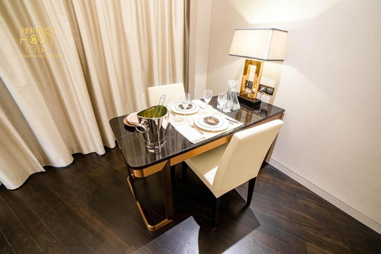 Ph Suites At Pavilion Bukit Bintang Kuala Lumpur Dış mekan fotoğraf A table in a hotel room